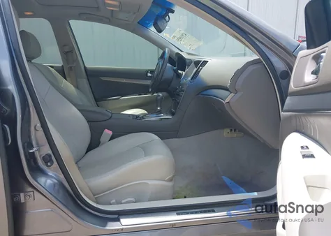 2015 Infiniti Q40 z USA, uszkodzony, nr VIN JN1CV6AR6FM650616